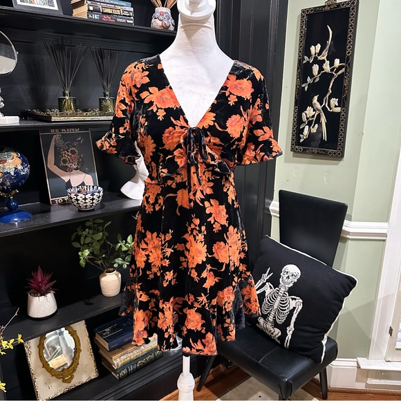 Lulus Black & Orange Floral Wrap Mini Dress – Size Small 🌸 - Picture 1 of 13